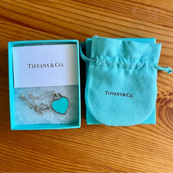 🐆 Tiffany & Co Authentic Heart Charm and 925 Silver Chain - Picture 2 of 5
